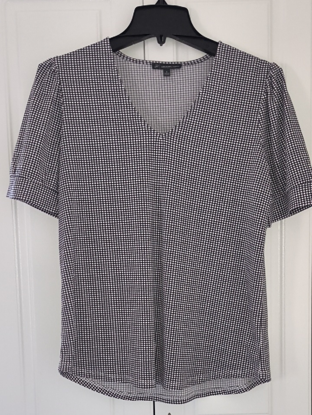 Adrianna Papell Black and White Micro-Check V-Neck Short Sleeve Top